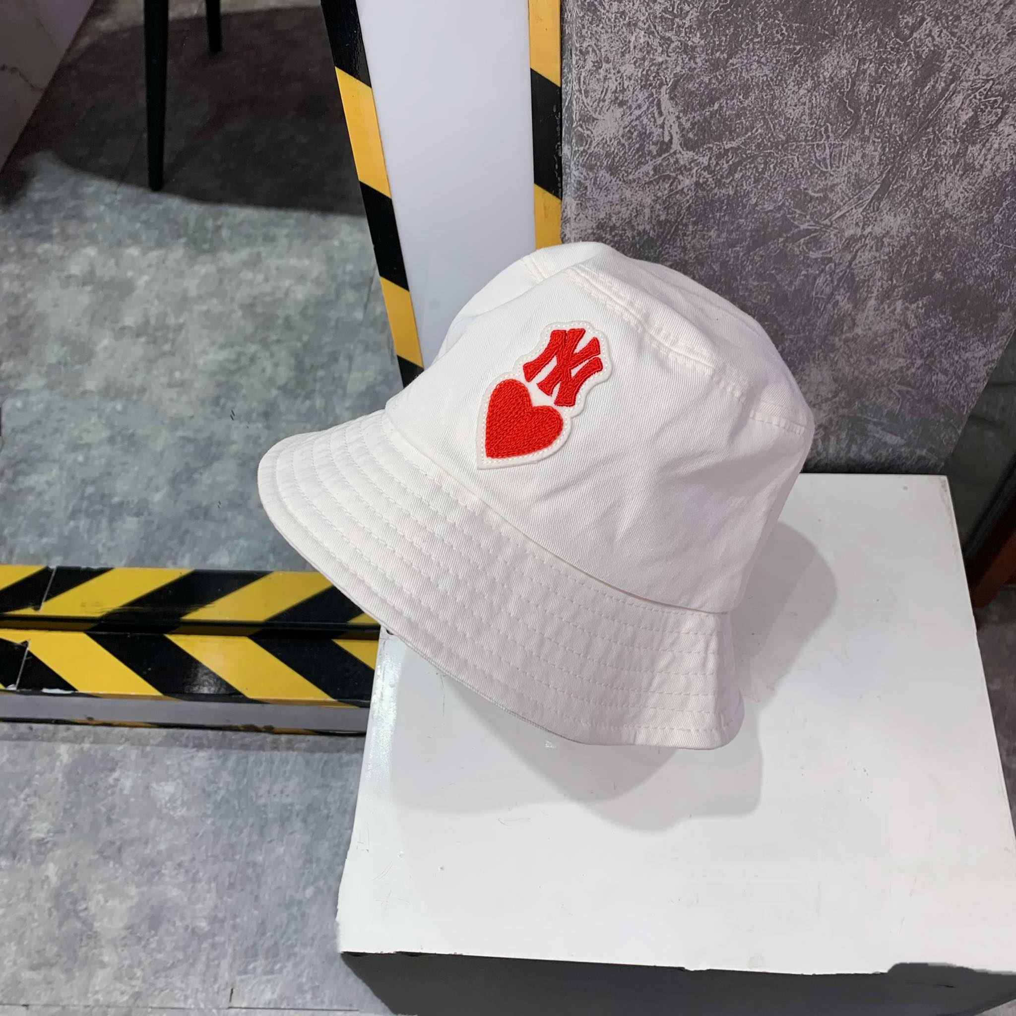Mũ MLB Heart Bucket Hat New York Yankees 3AHTH013N50IVS #5 Mũ MLB Heart Bucket Hat New York Yankees 3AHTH013N50IVS